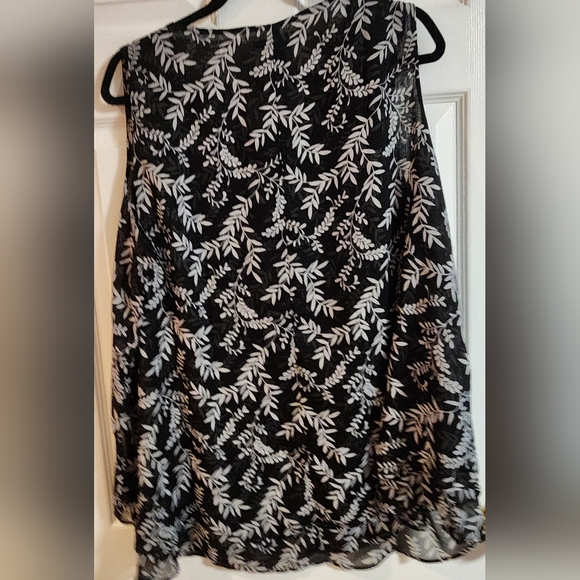 Cristina B Double Layered Sleeveless blouse, Size XXL, White & Black - Picture 2 of 3